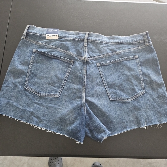 Old Navy High Rise Secret Smooth Pockets Straight Plus Size Button Fly shorts - Picture 3 of 10